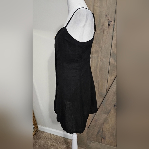 URBAN OUTFITTERS UO Button-Down Strappy Back Linen Dress. Black. Size XS - Picture 12 of 13